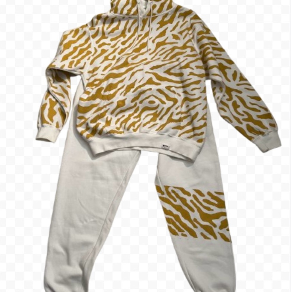 Worthy Threads 2piece White & Gold Animal Print Sweatshirt Set NWT Size L
